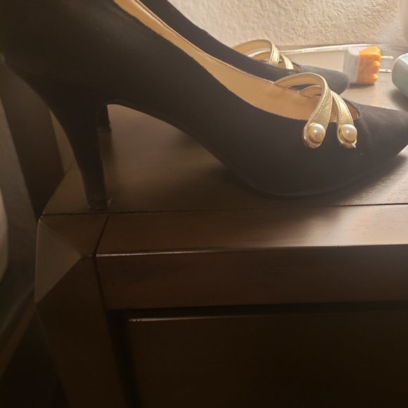 Black pumps - Picture 2 of 2